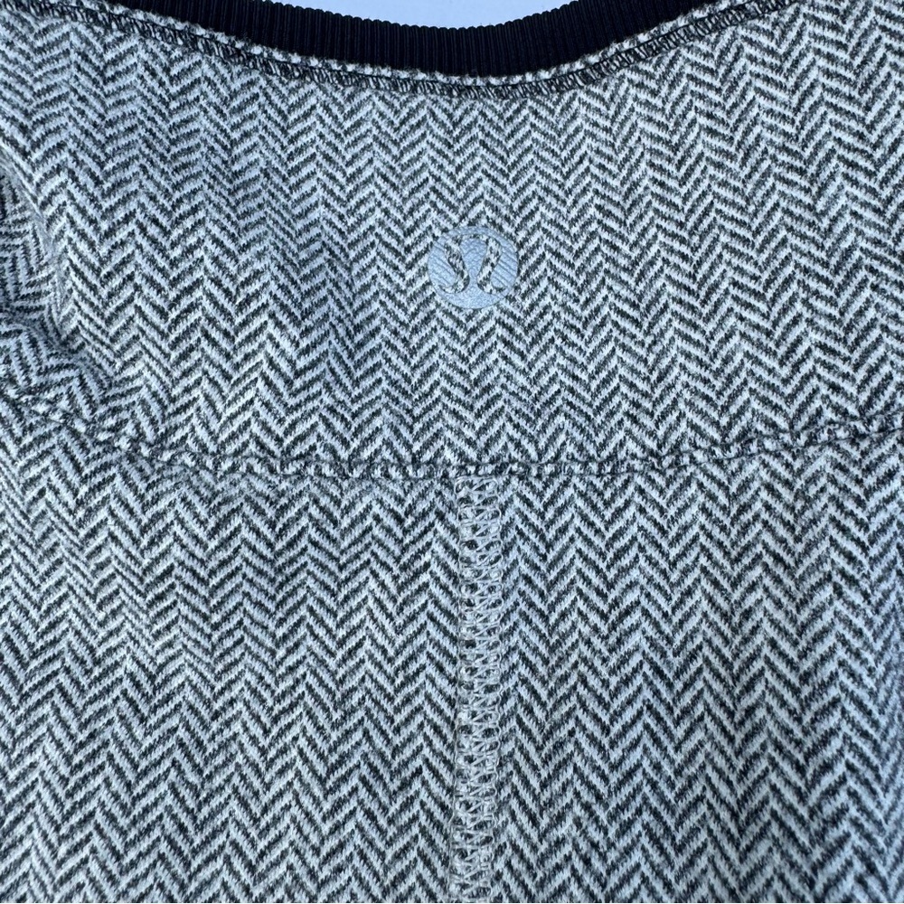 Lululemon Full Tilt Half Zip Herringbone Pullover Size 2 - Picture 7 of 9